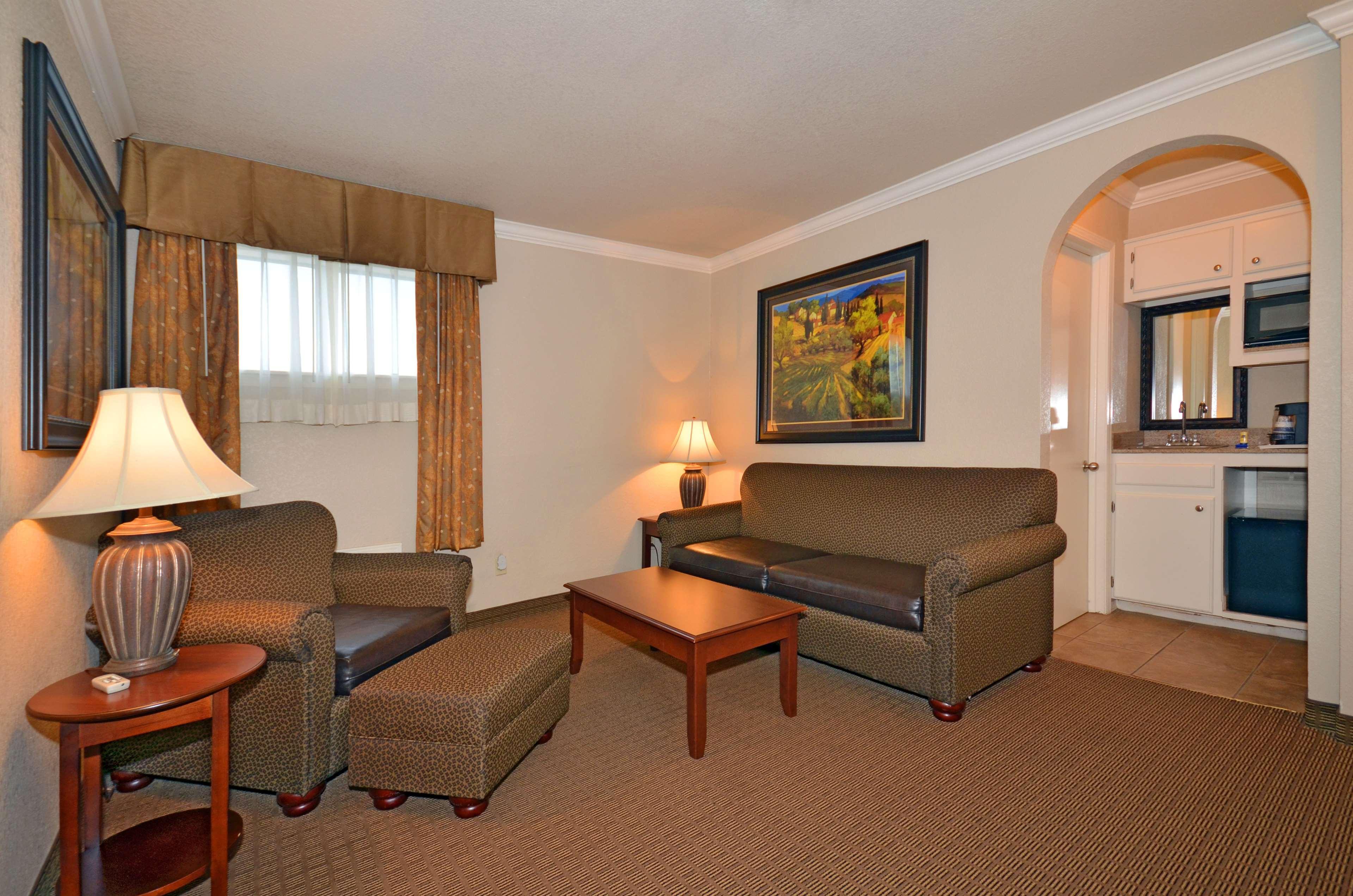 Best Western Inn Of МакАлестър Екстериор снимка