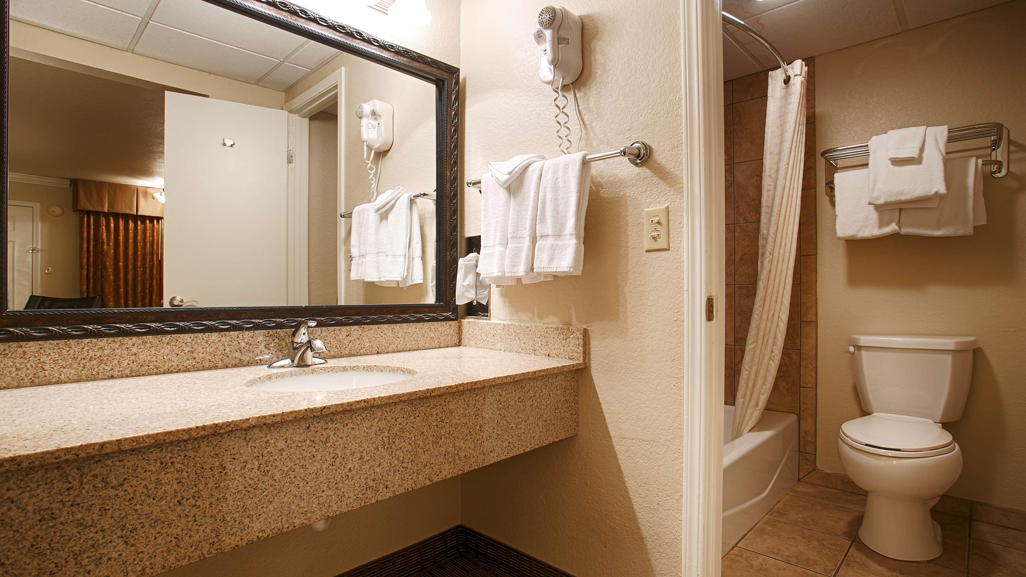 Best Western Inn Of МакАлестър Екстериор снимка